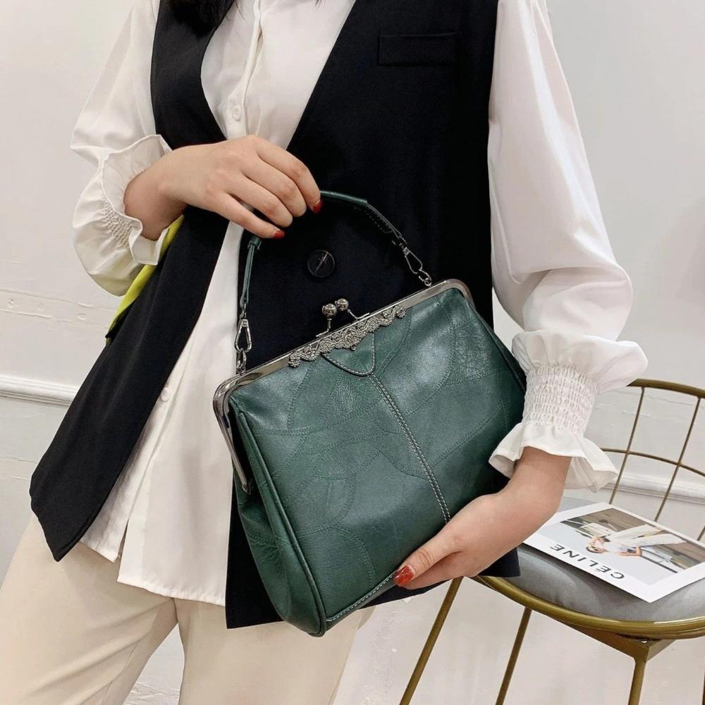 Solmira Celeste Kiss-Lock Bag - Eleganza vintage con un tocco cosmico