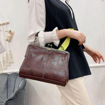 Solmira Celeste Kiss-Lock Bag - Eleganza vintage con un tocco cosmico